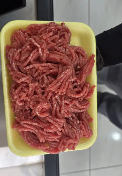 لحم عجل مفروم طازج